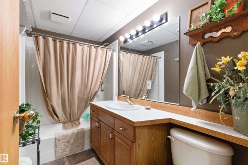 5406 45 St, Tofield, AB - Indoor Photo Showing Bathroom