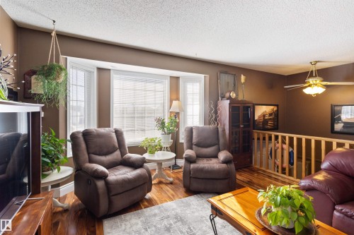 5406 45 St, Tofield, AB - Indoor Photo Showing Living Room
