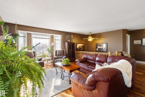5406 45 St, Tofield, AB - Indoor Photo Showing Living Room