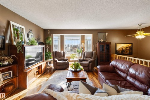 5406 45 St, Tofield, AB - Indoor Photo Showing Living Room