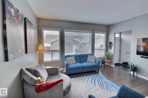 6912 22 Avenue, Edmonton, AB - Indoor Photo Showing Living Room