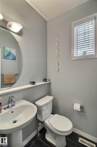 6912 22 Avenue, Edmonton, AB - Indoor Photo Showing Bathroom