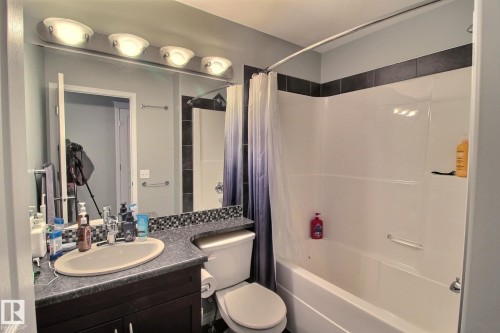 6912 22 Avenue, Edmonton, AB - Indoor Photo Showing Bathroom