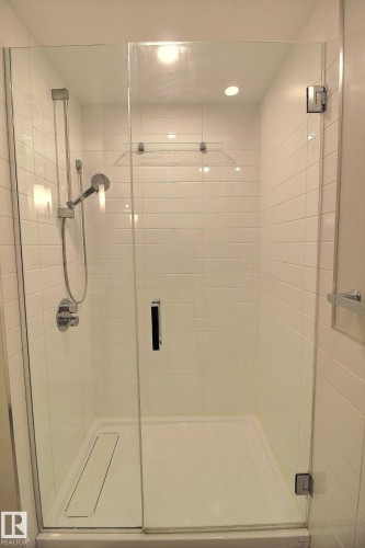 6912 22 Avenue, Edmonton, AB - Indoor Photo Showing Bathroom