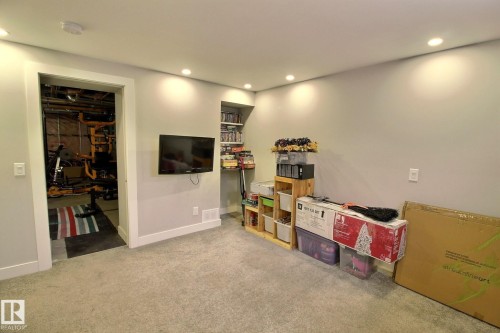 6912 22 Avenue, Edmonton, AB - Indoor