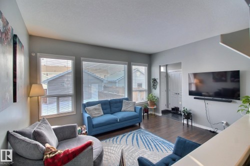 6912 22 Avenue, Edmonton, AB - Indoor Photo Showing Living Room