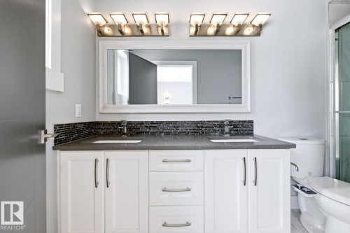 8144 78 Avenue, Edmonton, AB - Indoor Photo Showing Bathroom