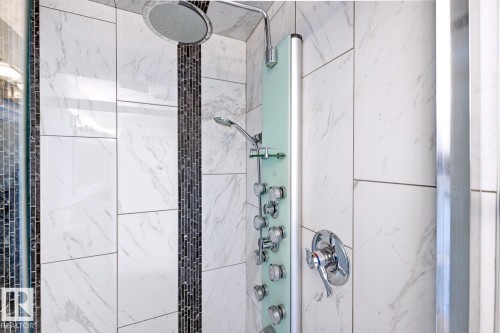 8144 78 Avenue, Edmonton, AB - Indoor Photo Showing Bathroom