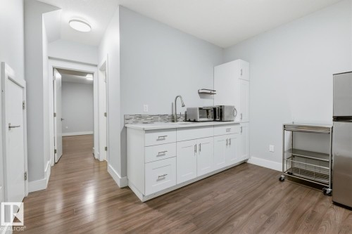 8144 78 Avenue, Edmonton, AB - Indoor