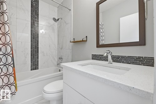8144 78 Avenue, Edmonton, AB - Indoor Photo Showing Bathroom