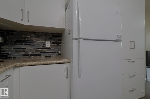 327 Kirkpatrick Crescent, Edmonton, AB - Indoor Photo Showing Other Room