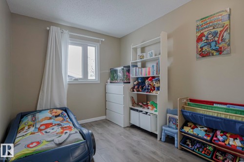 327 Kirkpatrick Crescent, Edmonton, AB - Indoor Photo Showing Bedroom