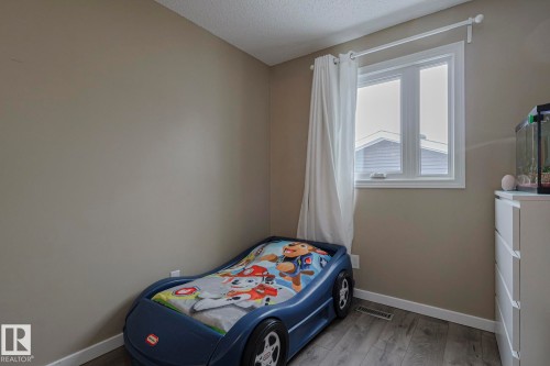 327 Kirkpatrick Crescent, Edmonton, AB - Indoor Photo Showing Bedroom
