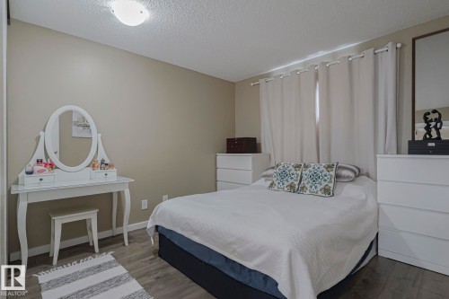 327 Kirkpatrick Crescent, Edmonton, AB - Indoor Photo Showing Bedroom