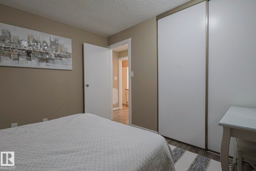 327 Kirkpatrick Crescent, Edmonton, AB - Indoor Photo Showing Bedroom