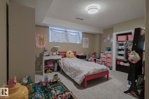 327 Kirkpatrick Crescent, Edmonton, AB - Indoor Photo Showing Bedroom