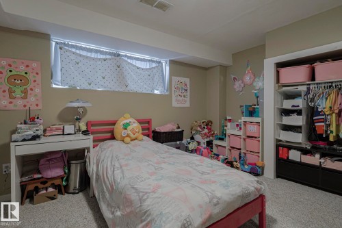 327 Kirkpatrick Crescent, Edmonton, AB - Indoor Photo Showing Bedroom