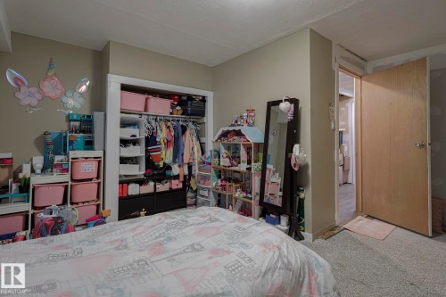327 Kirkpatrick Crescent, Edmonton, AB - Indoor Photo Showing Bedroom