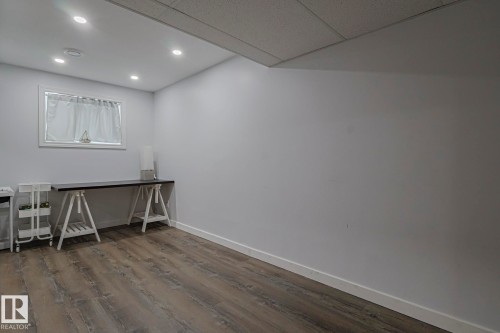327 Kirkpatrick Crescent, Edmonton, AB - Indoor Photo Showing Other Room