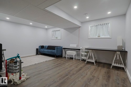 327 Kirkpatrick Crescent, Edmonton, AB - Indoor