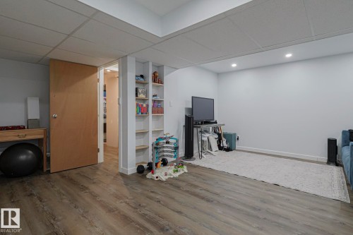 327 Kirkpatrick Crescent, Edmonton, AB - Indoor