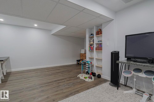 327 Kirkpatrick Crescent, Edmonton, AB - Indoor