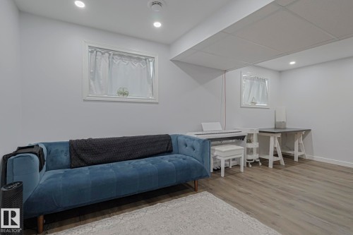 327 Kirkpatrick Crescent, Edmonton, AB - Indoor