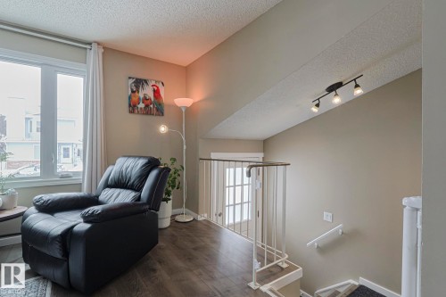 327 Kirkpatrick Crescent, Edmonton, AB - Indoor Photo Showing Other Room