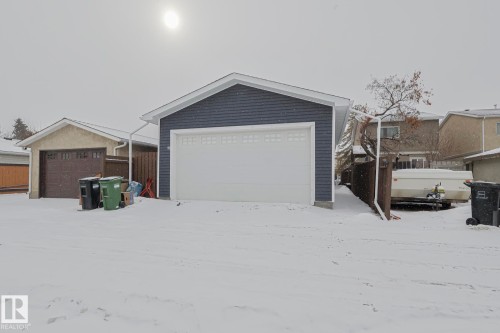 327 Kirkpatrick Crescent, Edmonton, AB - Outdoor With Exterior