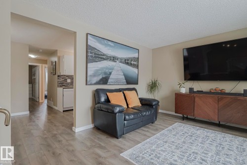 327 Kirkpatrick Crescent, Edmonton, AB - Indoor