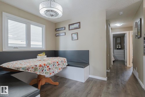 327 Kirkpatrick Crescent, Edmonton, AB - Indoor Photo Showing Bedroom