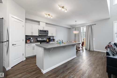 7 Stout Place, Leduc, AB - Indoor Photo Showing Kitchen