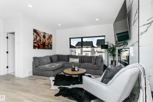 8280 Chappelle Way, Edmonton, AB - Indoor Photo Showing Living Room