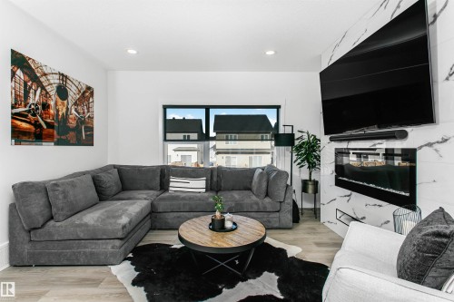 8280 Chappelle Way, Edmonton, AB - Indoor Photo Showing Living Room