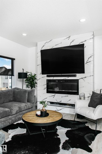 8280 Chappelle Way, Edmonton, AB - Indoor Photo Showing Living Room