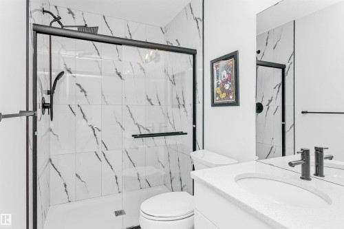 8280 Chappelle Way, Edmonton, AB - Indoor Photo Showing Bathroom