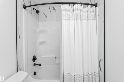 8280 Chappelle Way, Edmonton, AB - Indoor Photo Showing Bathroom