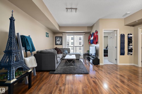 307 10303 111 Street, Edmonton, AB - Indoor Photo Showing Living Room