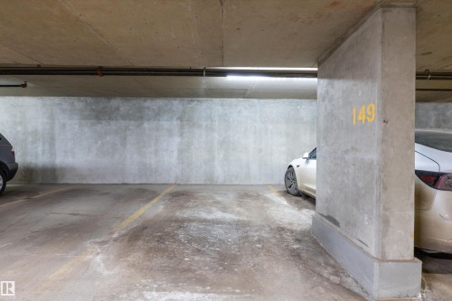 307 10303 111 Street, Edmonton, AB - Indoor Photo Showing Garage