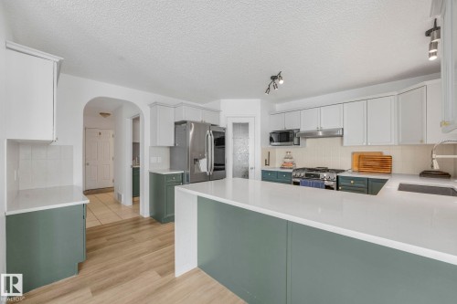 12 Rue Bouchard, Beaumont, AB - Indoor Photo Showing Kitchen