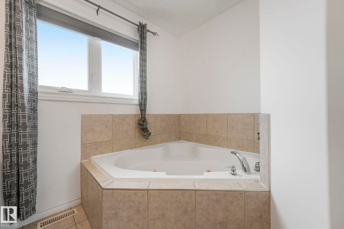 12 Rue Bouchard, Beaumont, AB - Indoor Photo Showing Bathroom