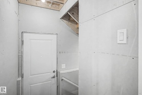 7126 51 Avenue, Beaumont, AB - Indoor