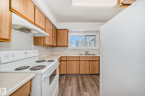 64 4610 17 Avenue, Edmonton, AB - Indoor Photo Showing Kitchen With Double Sink