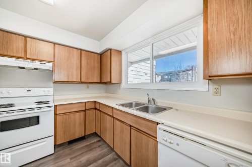 64 4610 17 Avenue, Edmonton, AB - Indoor Photo Showing Kitchen With Double Sink