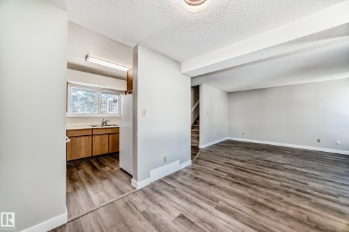 64 4610 17 Avenue, Edmonton, AB - Indoor Photo Showing Other Room