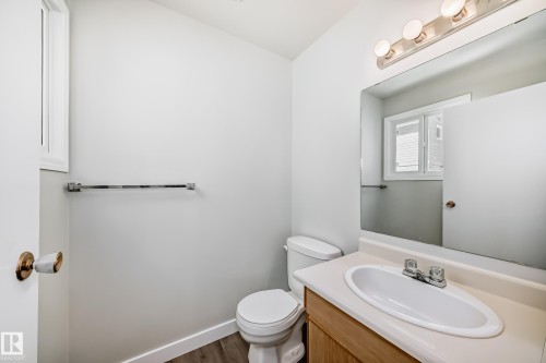 64 4610 17 Avenue, Edmonton, AB - Indoor Photo Showing Bathroom