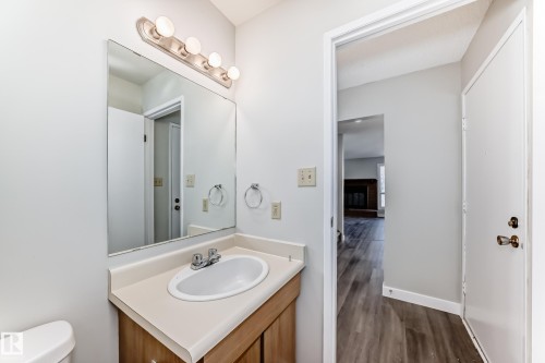 64 4610 17 Avenue, Edmonton, AB - Indoor Photo Showing Bathroom