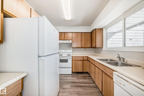 64 4610 17 Avenue, Edmonton, AB - Indoor Photo Showing Kitchen With Double Sink