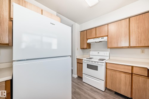 64 4610 17 Avenue, Edmonton, AB - Indoor Photo Showing Kitchen