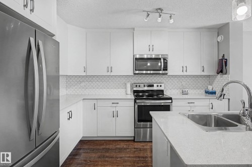 41 Robin Way, St. Albert, AB - Indoor Photo Showing Kitchen With Double Sink With Upgraded Kitchen